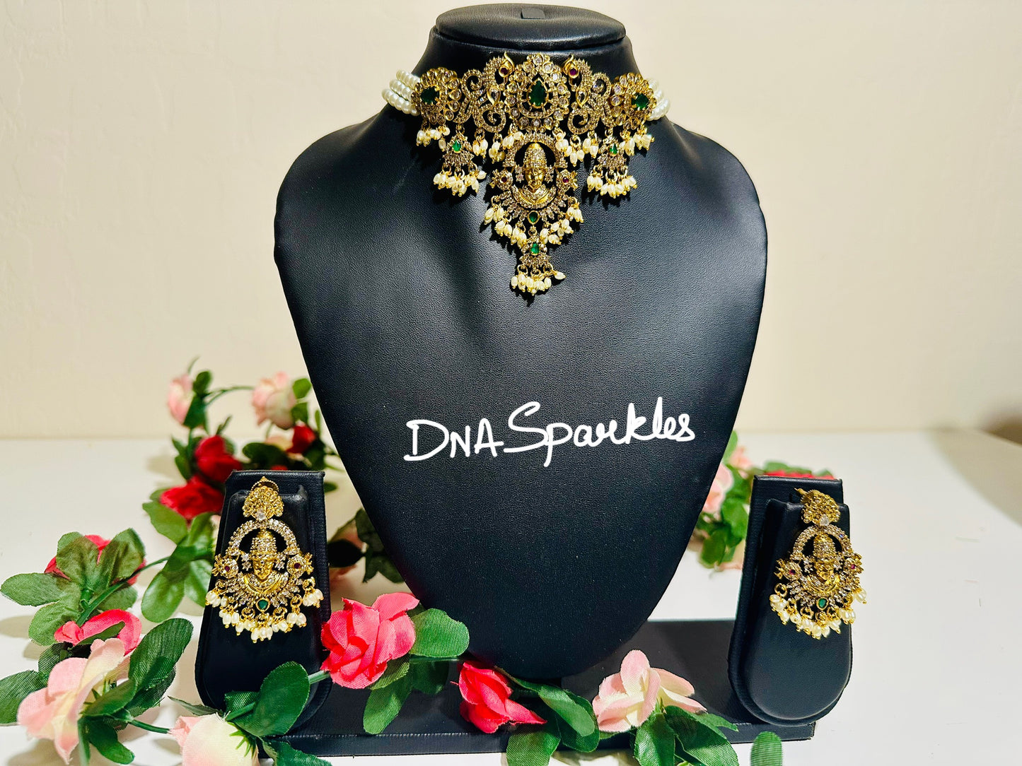 Vishnu Pearl Choker