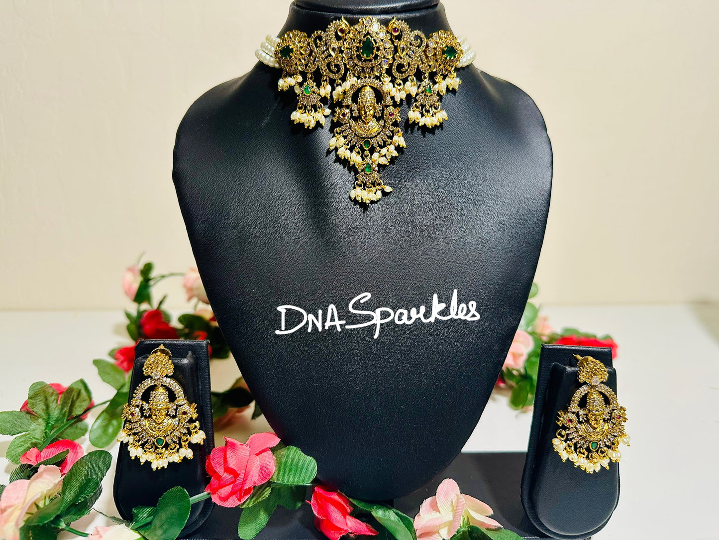 Vishnu Pearl Choker